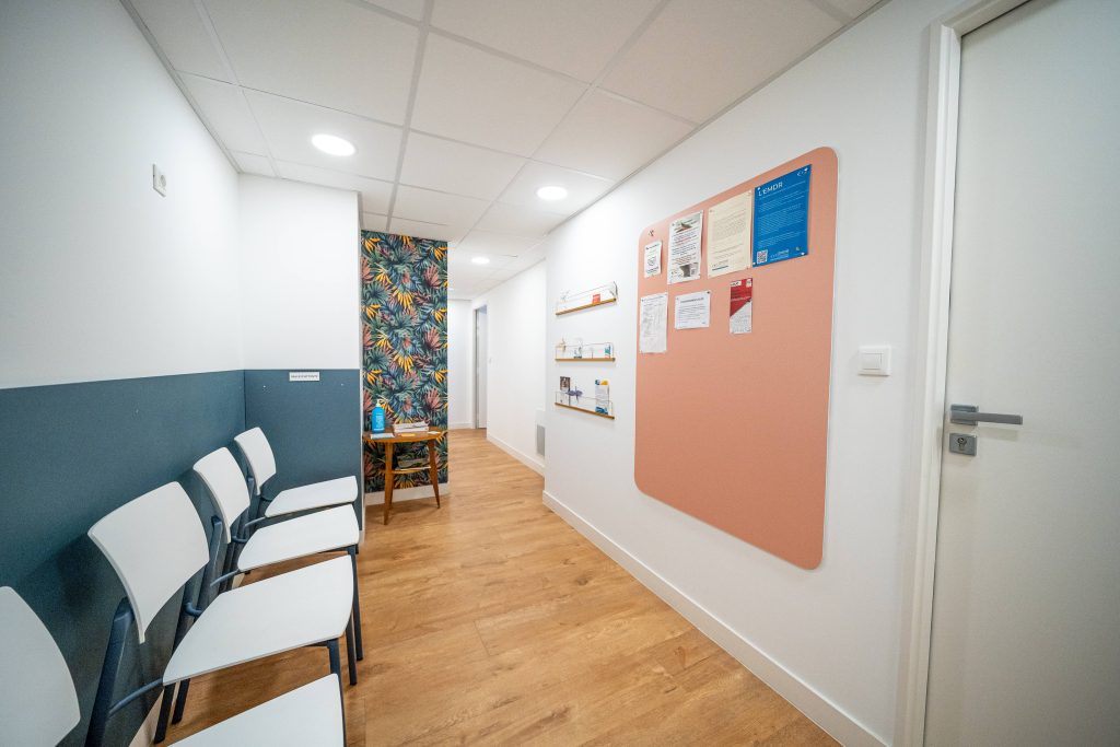 Salle d'attente du cabinet pluridisciplinaire de Juliette Marret, kinésiologue à Nantes